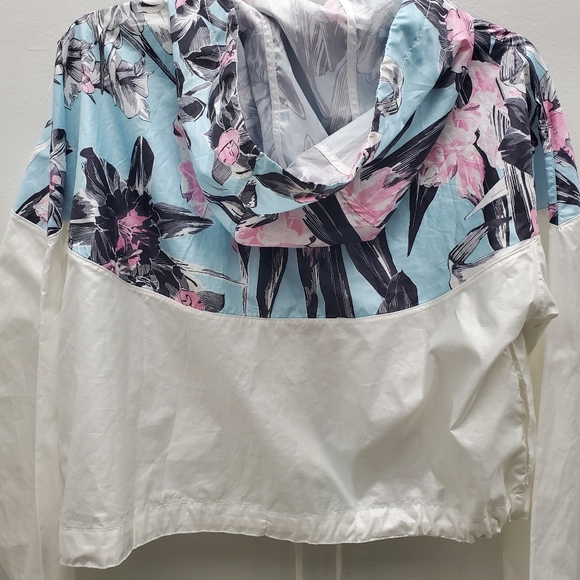 Nike Windrunner Cropped Hooded Jacket White Floral Colorblocked Like NEW - Picture 11 of 15